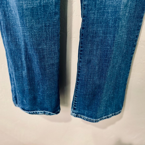 Levi’s Women’s Classic Bootcut Jeans SZ 32 Dark Blue Wash like new! - Picture 6 of 12